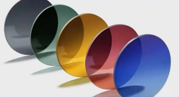 Lentes coloridas em diversas cores